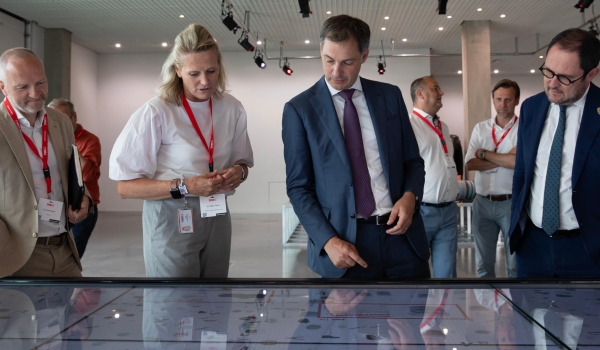 suncitygroup太阳集团集团接待比利时宰衡ALEXANDER DE CROO和副宰衡VINCENT VAN QUICKENBORNE来访旅行总部